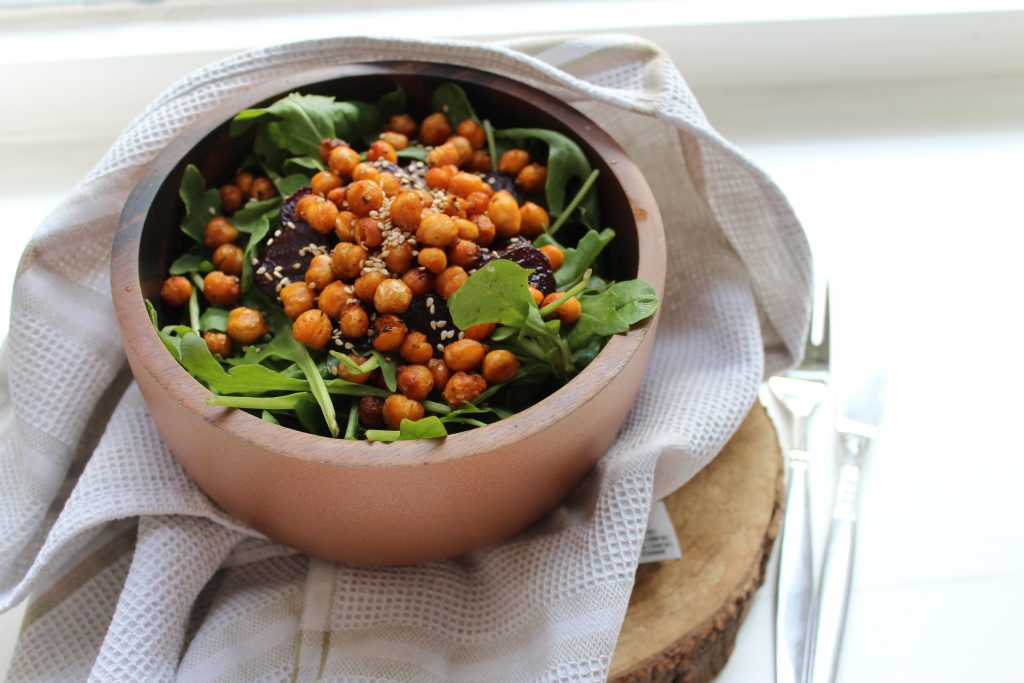Salat mit gerösteten Kichererbsen - Veganes Low-Carb Rezept zum Abnehmen